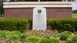 historical marker showing the site of a block house built in 1835 by the Texas Rangers